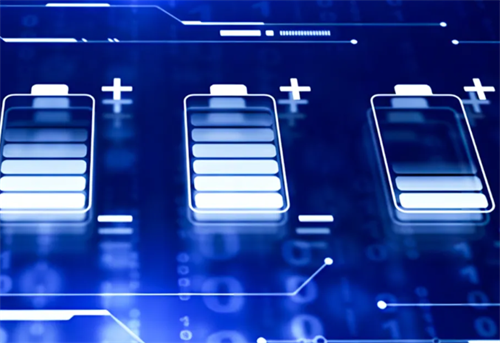 Three battery icons illustrating capacity degradation over cycles, contrasting the performance curve of solid-state vs. traditional lithium-ion batteries.